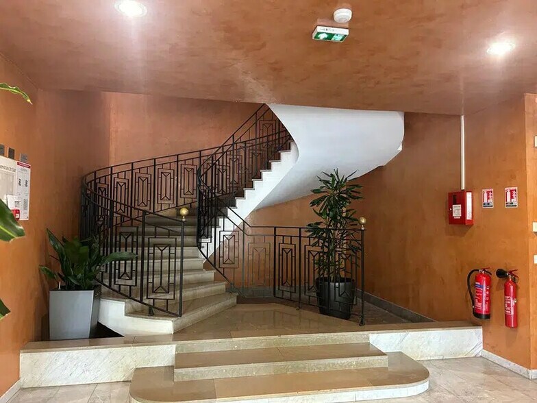 Bureau dans Saint-Didier-au-Mont-d'Or à louer - Hall d’entrée – Image 2 sur 12
