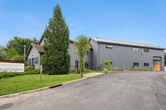 Plus de détails pour 468 County Rd 39, Southampton, NY - Industriel/Logistique à louer