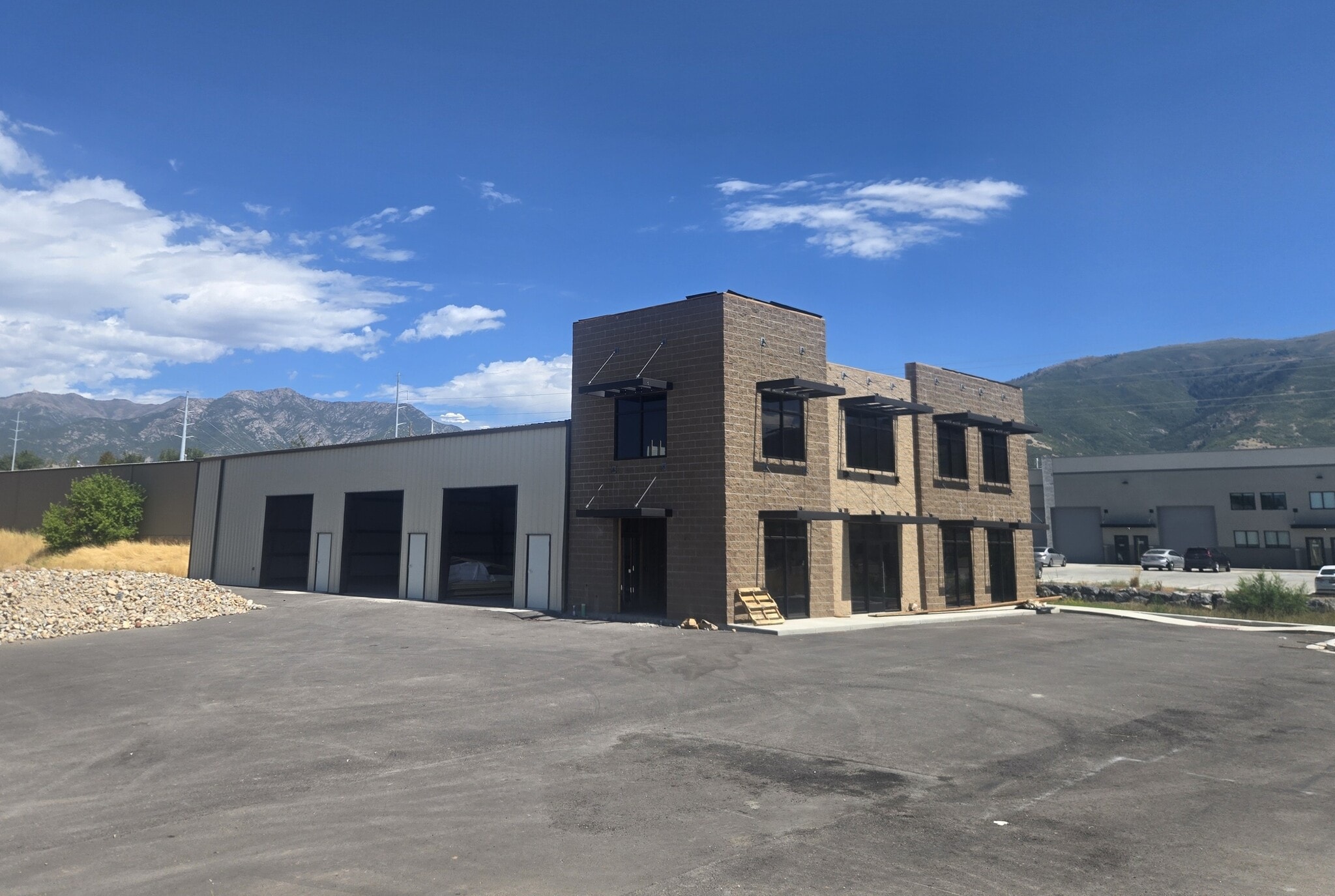 1197 E 3000 N, Layton, UT à louer Photo de l’immeuble– Image 1 sur 7