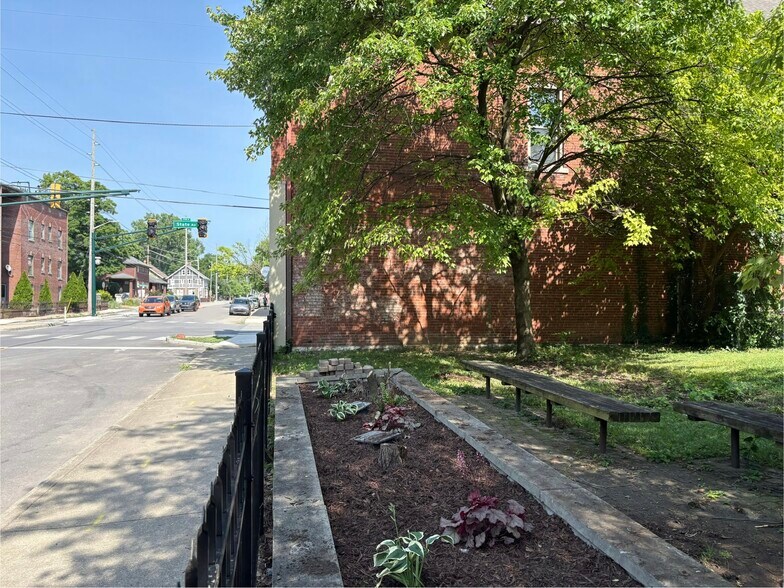 1641 E Michigan St, Indianapolis, IN à louer - Photo de l’immeuble – Image 3 sur 5