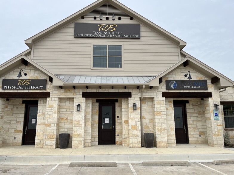 815 E Ira E Woods Ave, Grapevine, TX à louer - Photo de l’immeuble – Image 1 sur 4