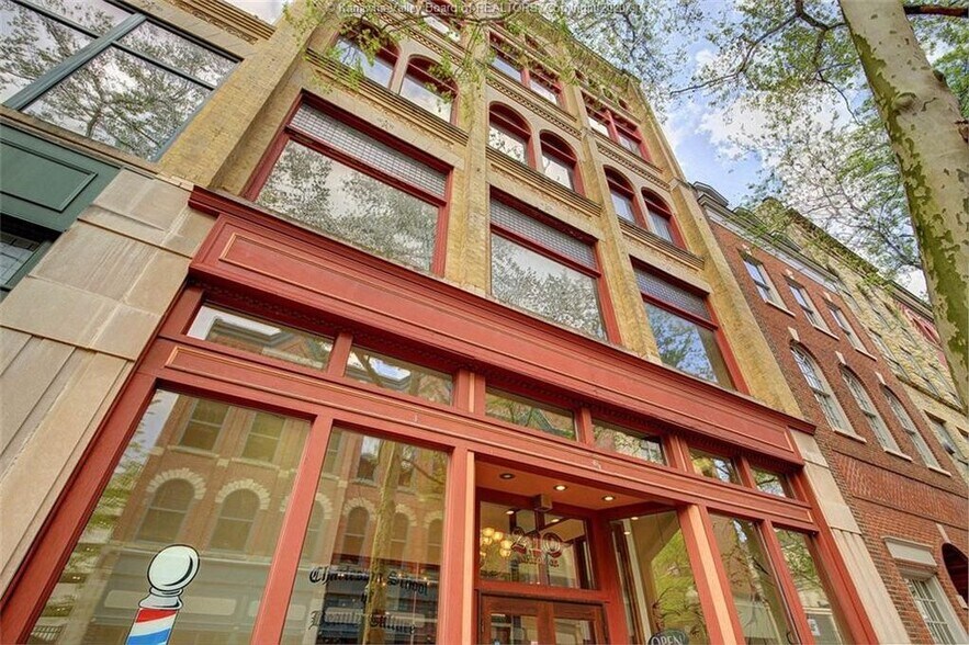 210 Capitol St, Charleston, WV à louer - Photo de l’immeuble – Image 2 sur 30