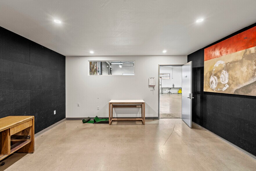 4731 Industry Dr, Medford, OR à louer - Photo intérieure – Image 2 sur 38