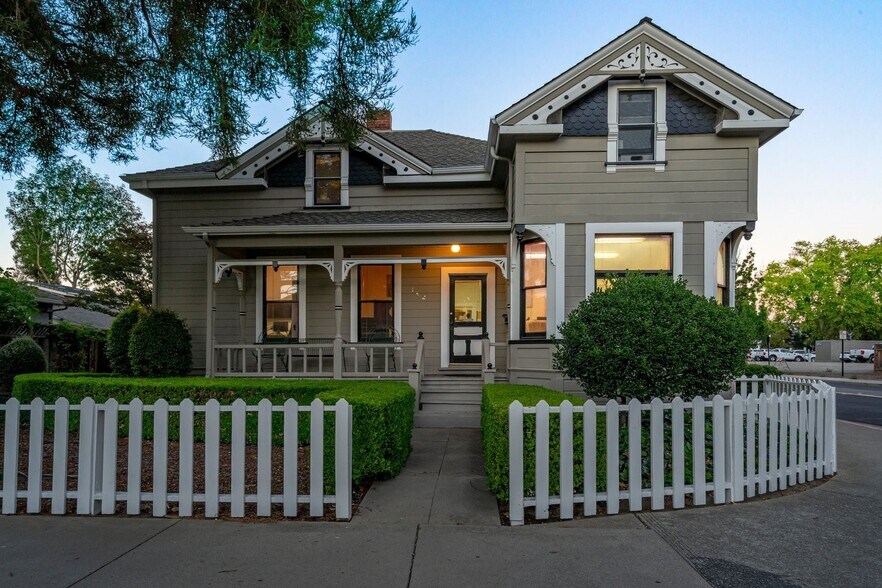 142 N Central Ave, Campbell, CA à vendre - Photo de l’immeuble – Image 1 sur 80