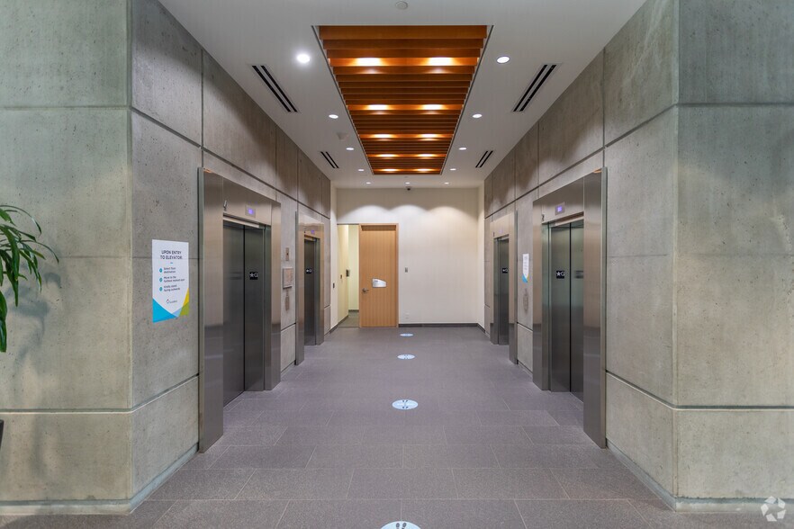 2920 Virtual Way, Vancouver, BC à louer - Hall d’entrée – Image 2 sur 52