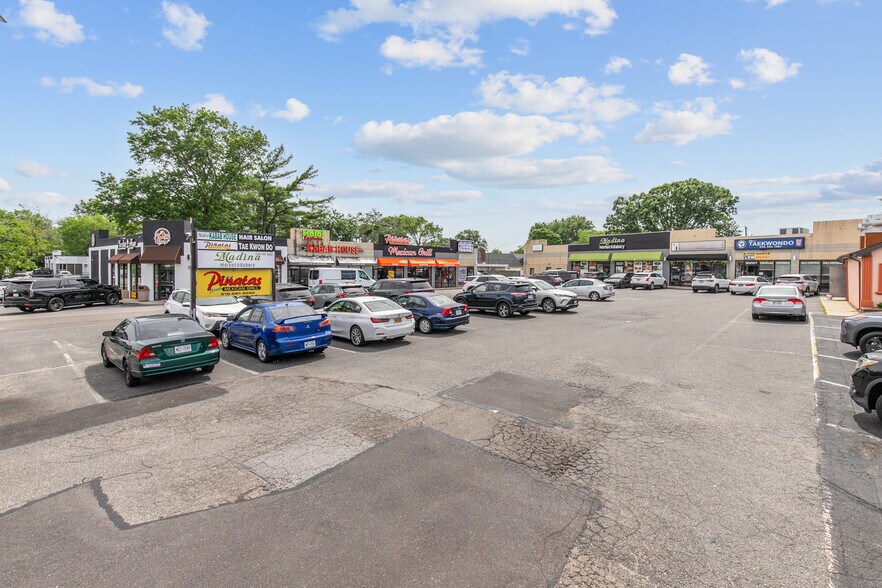 597-603 Hicksville Rd, Bethpage, NY à vendre - Photo de l’immeuble – Image 3 sur 5