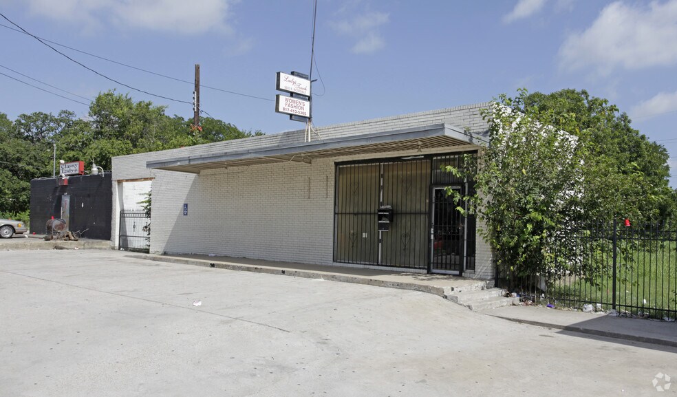 Versatile Retail Opportunity w/ Rear Lot portefeuille de 2 biens à vendre sur LoopNet.fr - Photo de l’immeuble – Image 1 sur 3