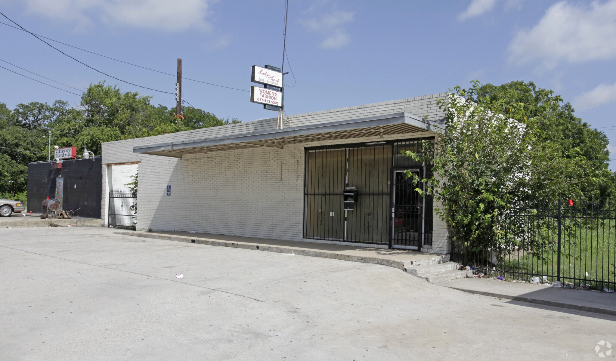 Versatile Retail Opportunity w/ Rear Lot portefeuille de 2 biens à vendre sur LoopNet.fr Photo de l’immeuble– Image 1 sur 4