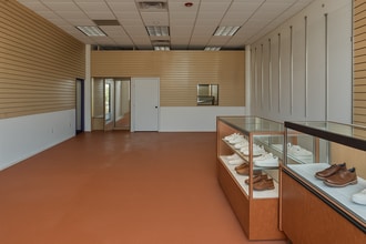 1205 NE 163rd St, North Miami Beach, FL à louer Photo de l’immeuble– Image 2 sur 2