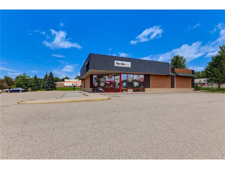 9079 Buchanon Trl, Inver Grove Heights, MN à vendre - Photo de l’immeuble – Image 1 sur 16