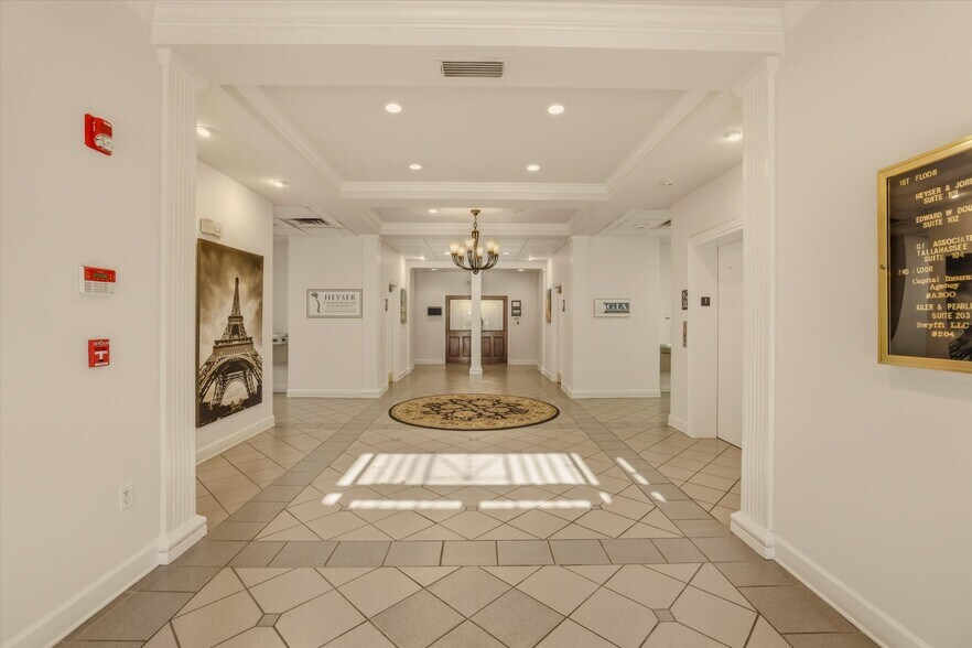 2457 Care Dr, Tallahassee, FL à louer - Photo de l’immeuble – Image 3 sur 33