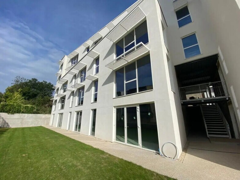 Bureau dans Cachan à louer - Photo de l’immeuble – Image 1 sur 5