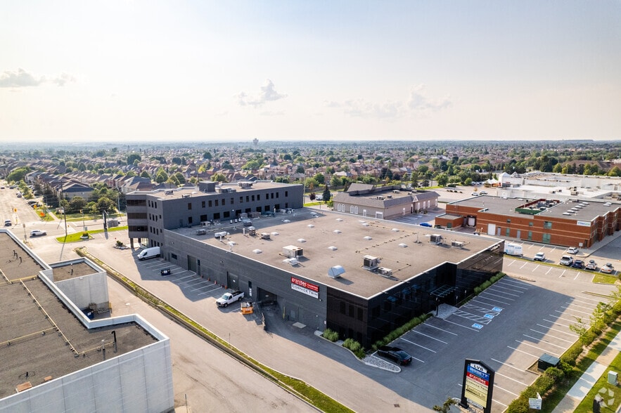 8001 Weston Rd, Vaughan, ON à louer - Photo de l’immeuble – Image 3 sur 4