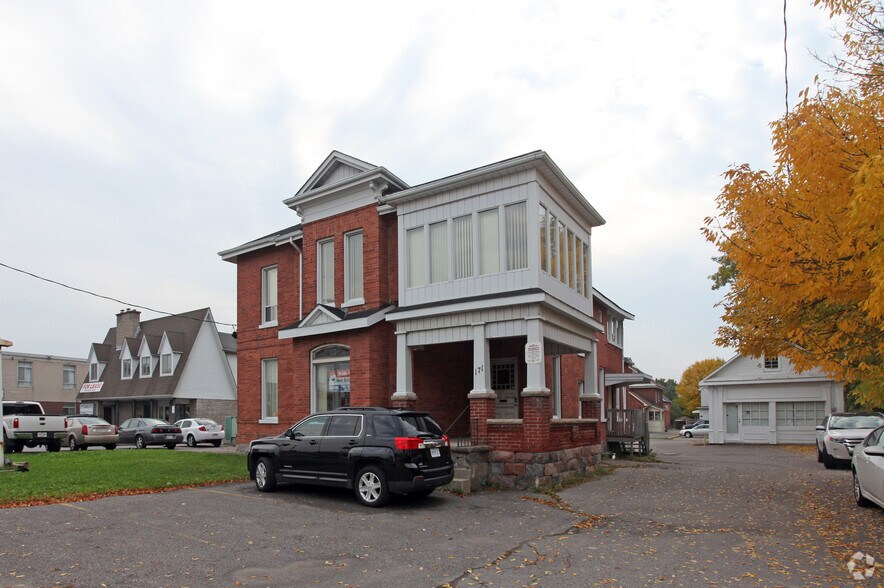171 King St E, Oshawa, ON à vendre - Photo principale – Image 1 sur 2