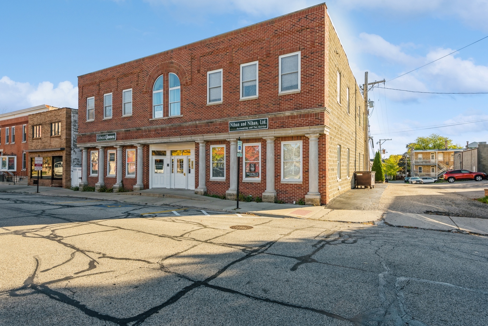 211 Dean St, Woodstock, IL à louer Photo de l’immeuble– Image 1 sur 12