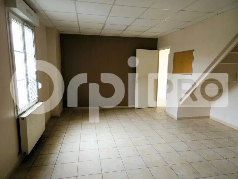 Local d’activités dans Soissons à louer - Photo de l’immeuble – Image 2 sur 6