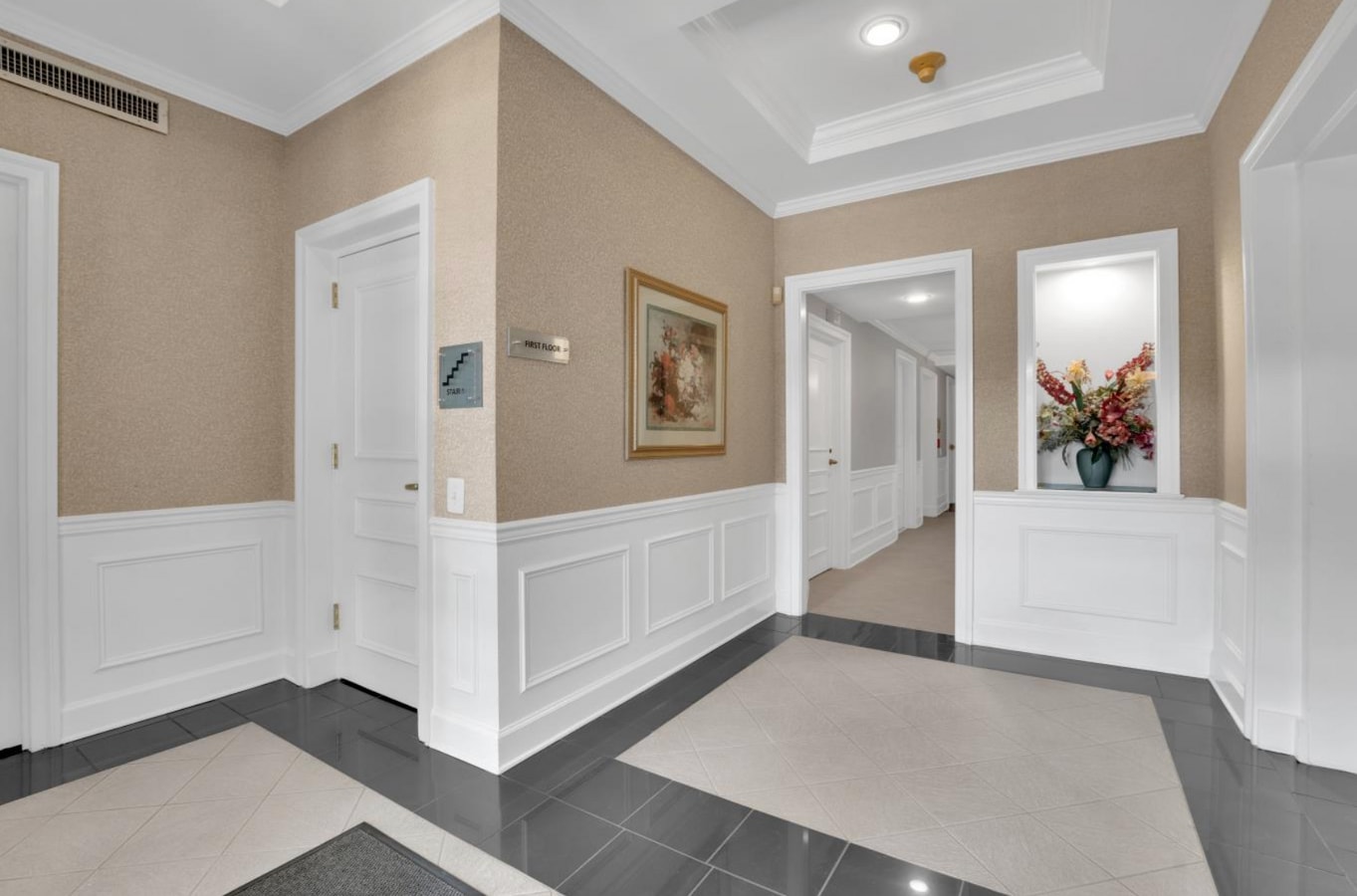 410 Pine St SE, Vienna, VA 22180 - Lot 320 -  - Photo intérieure - Image 2 of 2
