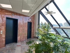 500 E Main St, Branford, CT à louer Photo intérieure– Image 2 sur 4