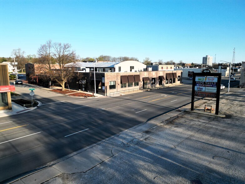 723 N Neil St, Champaign, IL à louer - Photo de l’immeuble – Image 2 sur 2