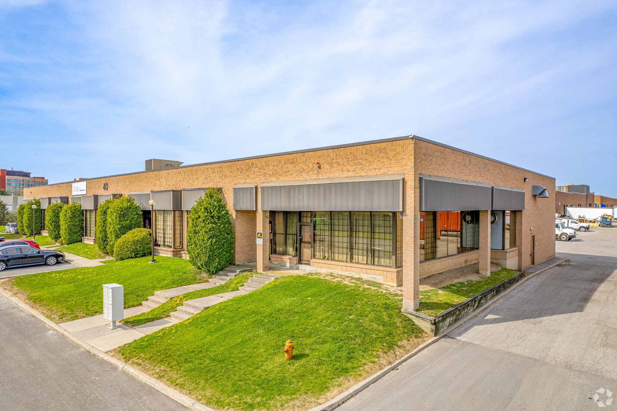 40 Tiffield Rd, Toronto, ON à louer Photo principale– Image 1 sur 11
