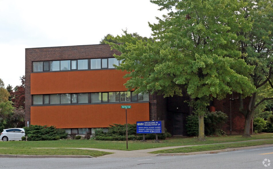 320 Vine St, St Catharines, ON à louer - Photo de l’immeuble – Image 2 sur 4