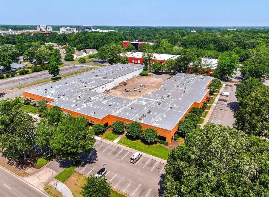 813 Diligence Dr, Newport News, VA à vendre Photo principale– Image 1 sur 14