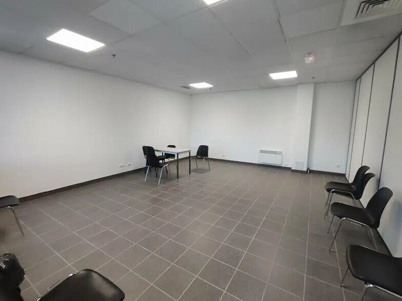 Bureau dans Saint-Quentin-Fallavier à louer - Photo intérieure – Image 2 sur 3