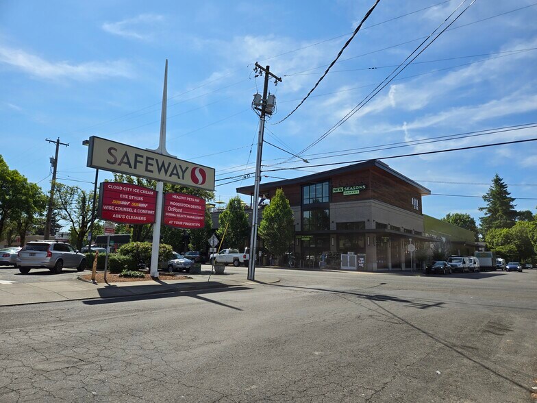 4411-4515 SE Woodstock Blvd, Portland, OR à louer - Photo de l’immeuble – Image 2 sur 9