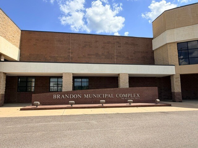 912 Municipal Dr, Brandon, MS à louer - Photo de l’immeuble – Image 3 sur 16