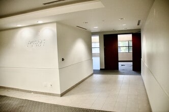 1501 Hughes Way, Long Beach, CA à louer Hall d’entrée– Image 2 sur 29