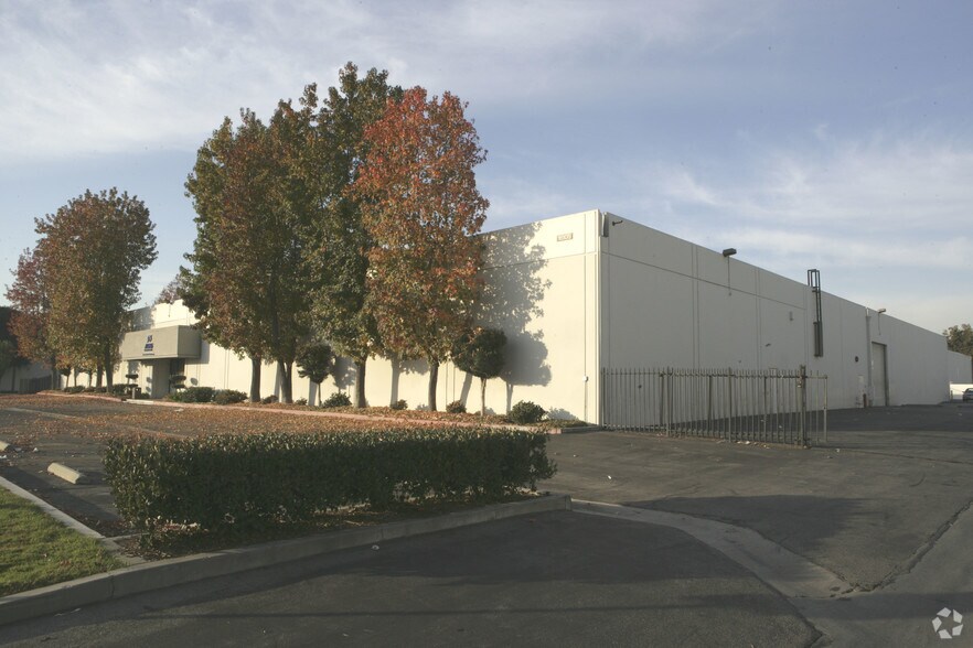 16105 Gundry Ave, Paramount, CA à vendre - Photo de l’immeuble – Image 3 sur 17
