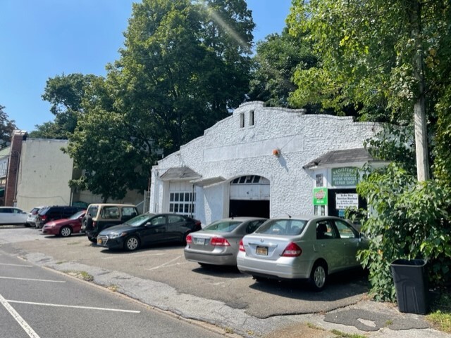 69 Pelham Rd, New Rochelle, NY à vendre - Photo de l’immeuble – Image 2 sur 7