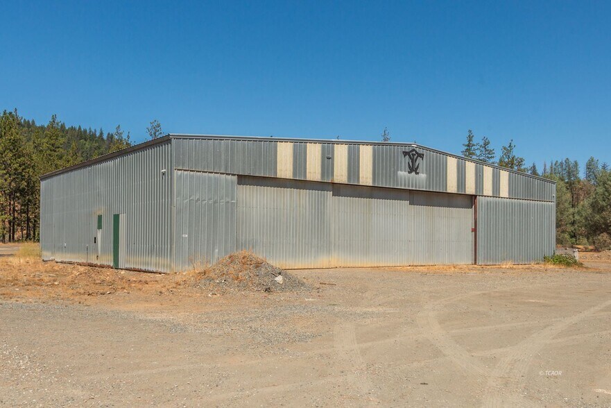 30661 State Highway 3, Douglas City, CA à vendre - Photo principale – Image 1 sur 35