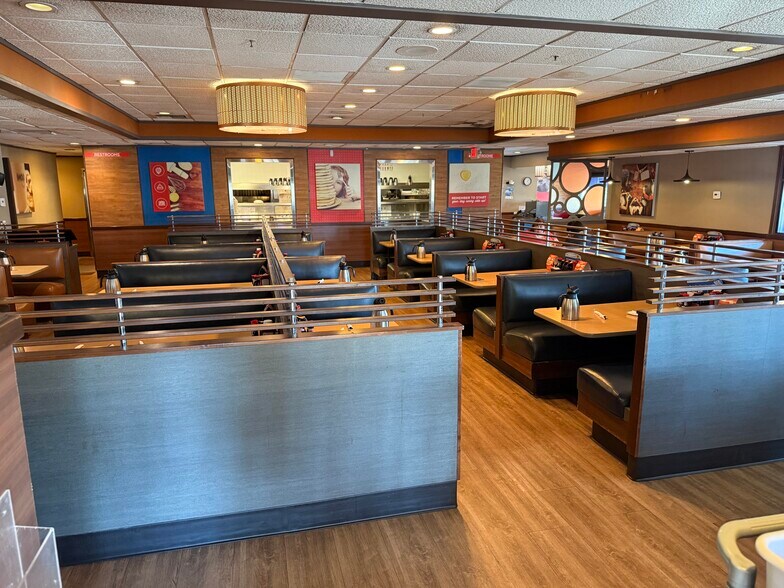 471 S Indian Canyon Dr, Palm Springs, CA à vendre - Photo de l’immeuble – Image 3 sur 14