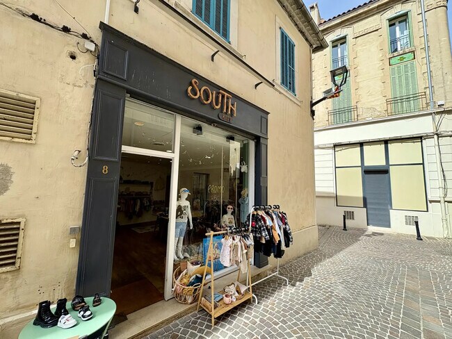 Plus de détails pour Local commercial à louer