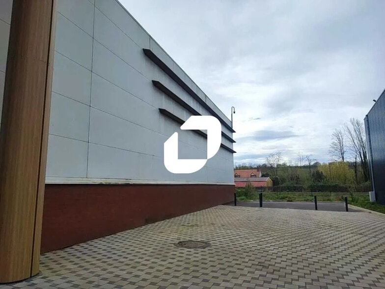 Local commercial dans Provins à louer - Photo de l’immeuble – Image 1 sur 2