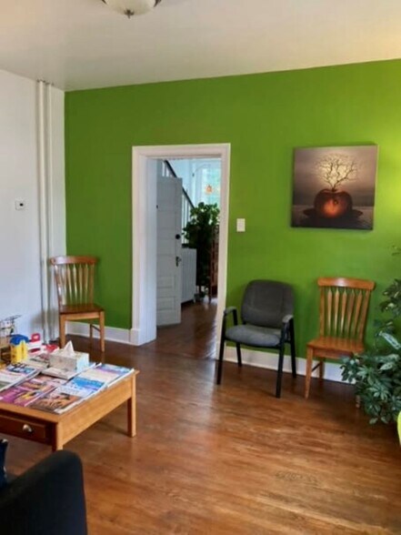 209 E Main St, Boalsburg, PA à louer - Hall d’entrée – Image 3 sur 4