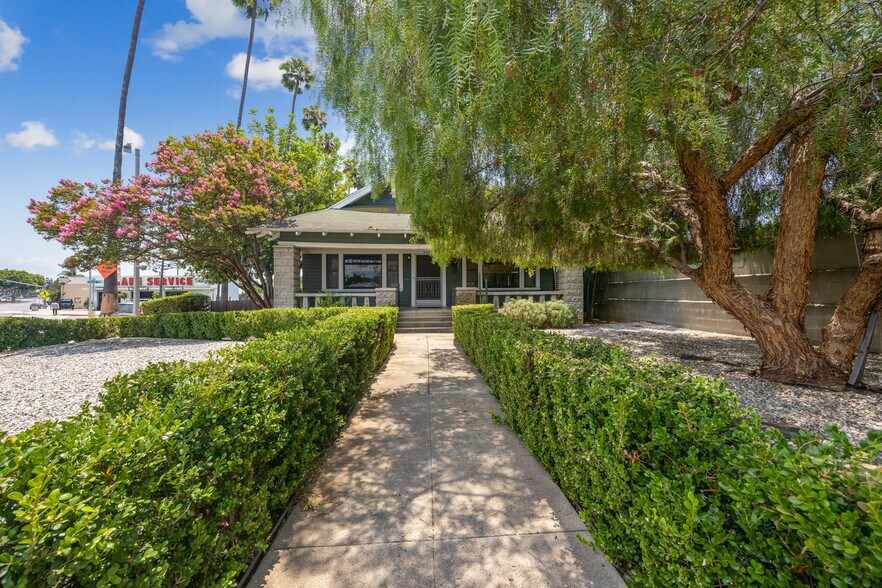 2400 W Main St, Alhambra, CA à vendre - Photo de l’immeuble – Image 3 sur 16