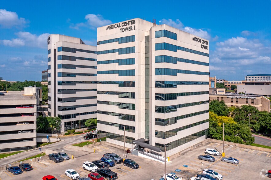 7950 Floyd Curl Dr, San Antonio, TX à louer - Photo principale – Image 1 sur 8