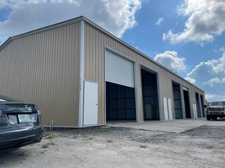 1704 Combee Rd, Lakeland, FL à vendre - Photo de l’immeuble – Image 3 sur 16