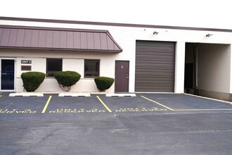 1084 Industrial Dr, Bensenville, IL à louer Photo de l’immeuble– Image 1 sur 15