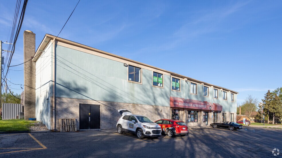 500 N Pontiac Trail, Walled Lake, MI à louer - Photo de l’immeuble – Image 3 sur 4