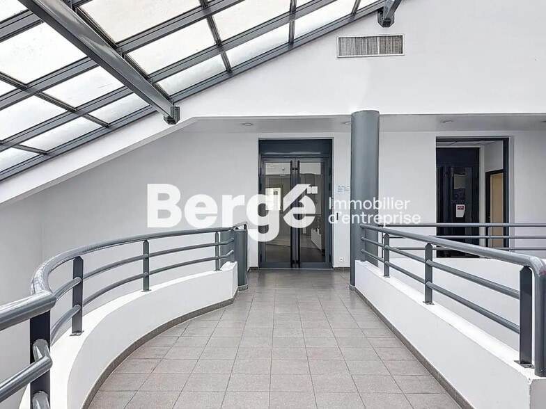 Bureau dans Valbonne à louer - Photo de l’immeuble – Image 2 sur 9