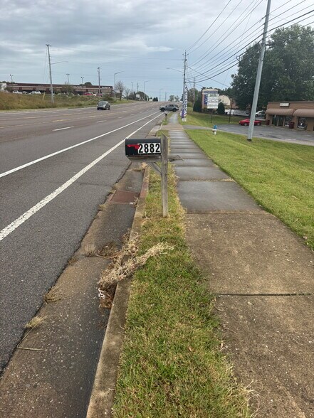 2882 Boones Creek Rd, Johnson City, TN à louer - Photo de l’immeuble – Image 2 sur 4