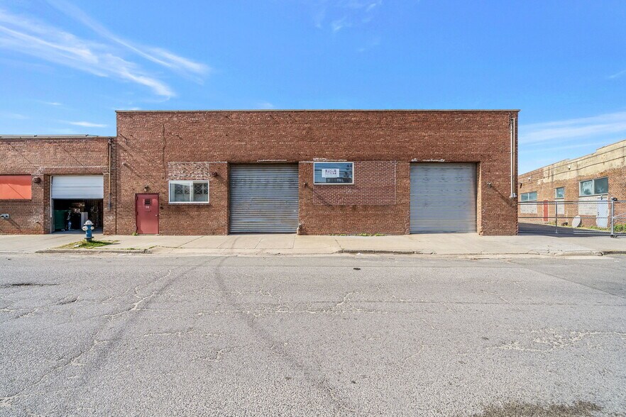 111 Madison Ave, Hempstead, NY à vendre - Photo de l’immeuble – Image 2 sur 20