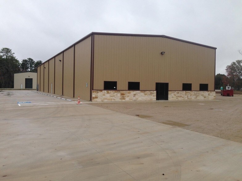 2112 Airport Rd, Conroe, TX à louer - Photo principale – Image 1 sur 29