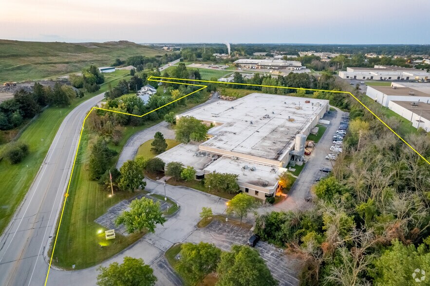 W139N9499 State Highway 145, Menomonee Falls, WI à vendre - Aérien – Image 2 sur 39