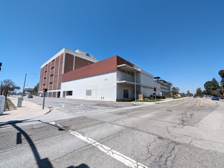 3965 Clark Ave, Long Beach, CA à vendre - Photo de l’immeuble – Image 2 sur 17