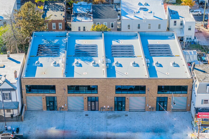 2102 College Point Blvd, College Point, NY à louer - Photo de l’immeuble – Image 3 sur 3