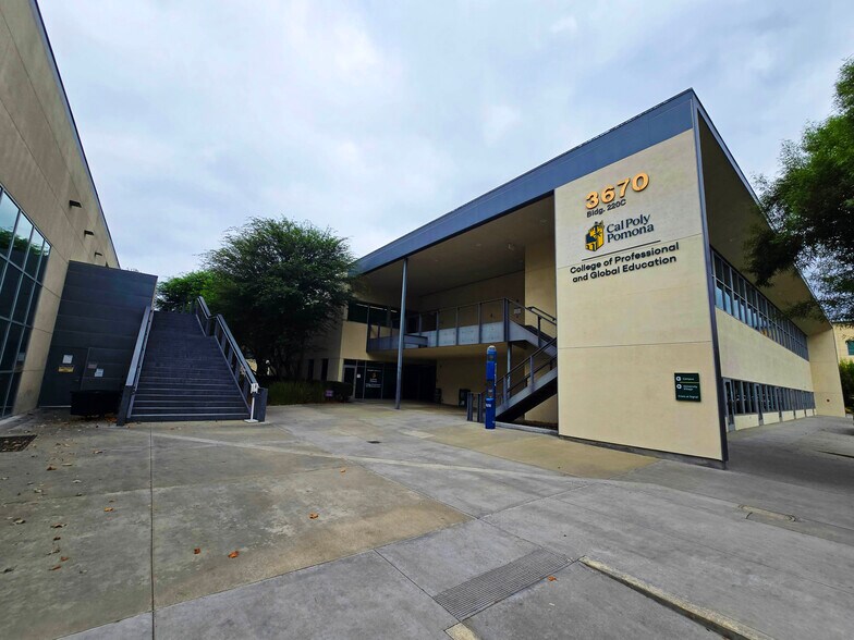 3670 W Temple Ave, Pomona, CA à louer - Photo de l’immeuble – Image 3 sur 14